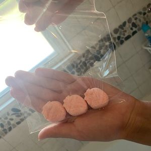 Strawberry pink bath bombs scented grapefruit !!